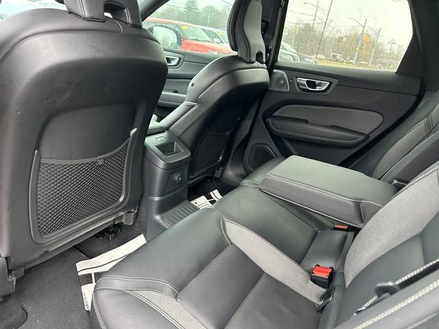 2022 Volvo XC60 Recharge T8 R-Design Extended Range