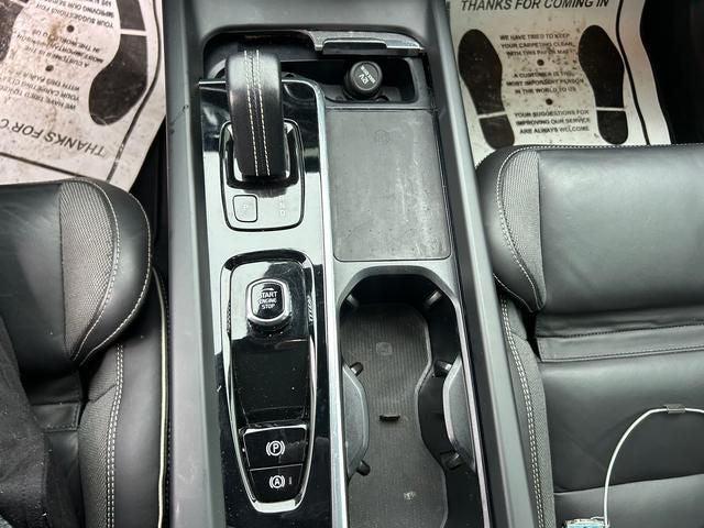 2022 Volvo XC60 Recharge T8 R-Design Extended Range