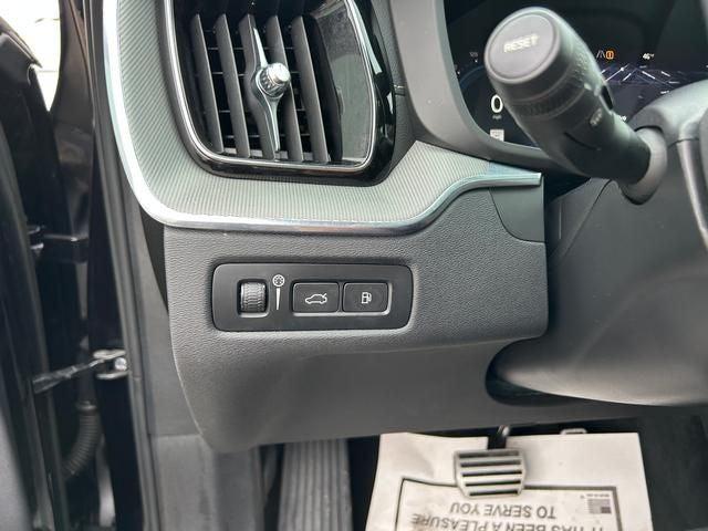 2022 Volvo XC60 Recharge T8 R-Design Extended Range
