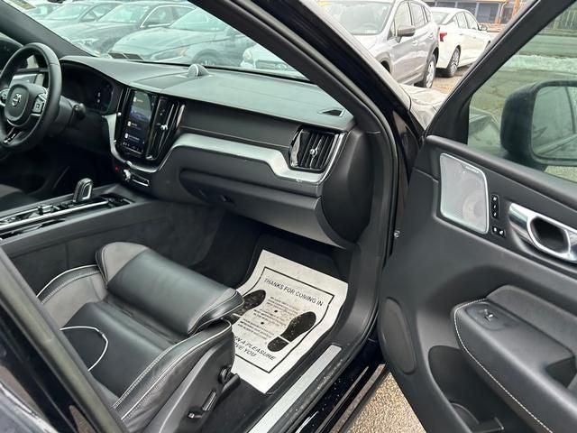 2022 Volvo XC60 Recharge T8 R-Design Extended Range