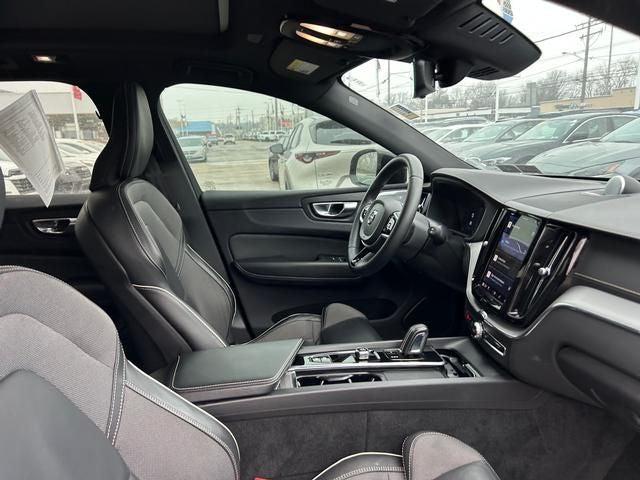 2022 Volvo XC60 Recharge T8 R-Design Extended Range
