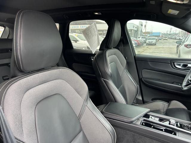 2022 Volvo XC60 Recharge T8 R-Design Extended Range