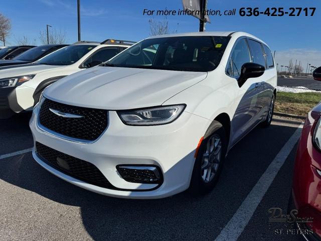 2025 Chrysler Pacifica Select for sale in Saint Peters, MO