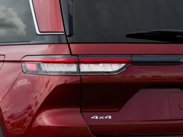 2025 Jeep Grand Cherokee Laredo X 4x4