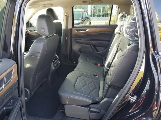 2026 Volkswagen Atlas SE with Technology