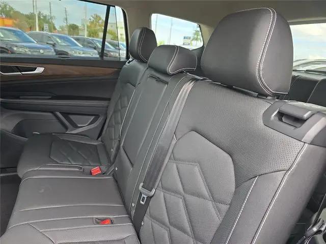 2026 Volkswagen Atlas SE with Technology