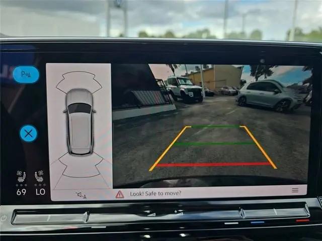 2026 Volkswagen Atlas SE with Technology