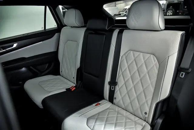 2026 Volkswagen Atlas Cross Sport SEL Premium R-Line
