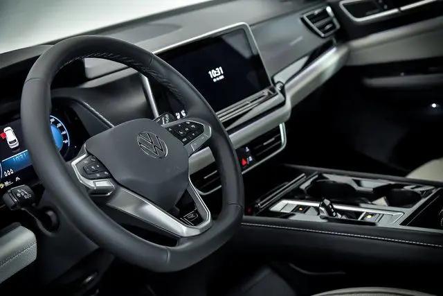 2026 Volkswagen Atlas Cross Sport SEL Premium R-Line