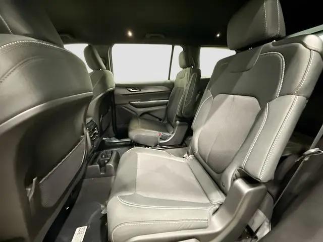 2025 Jeep Grand Cherokee L Laredo 4x4