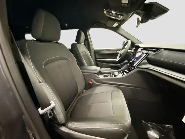 2025 Jeep Grand Cherokee L Laredo 4x4