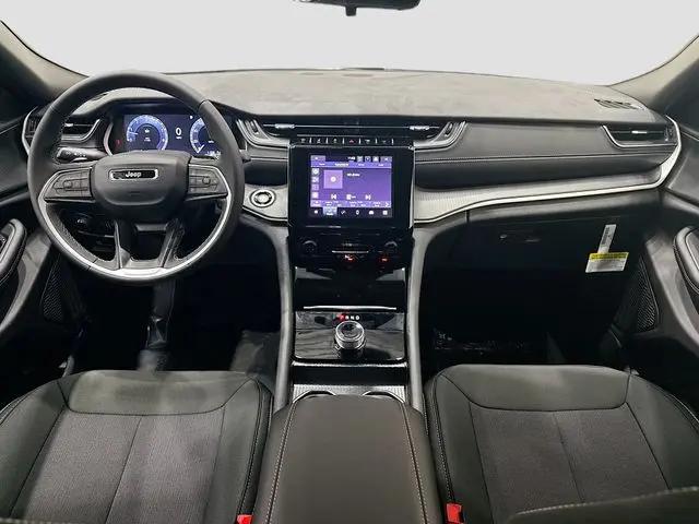 2025 Jeep Grand Cherokee L Laredo 4x4