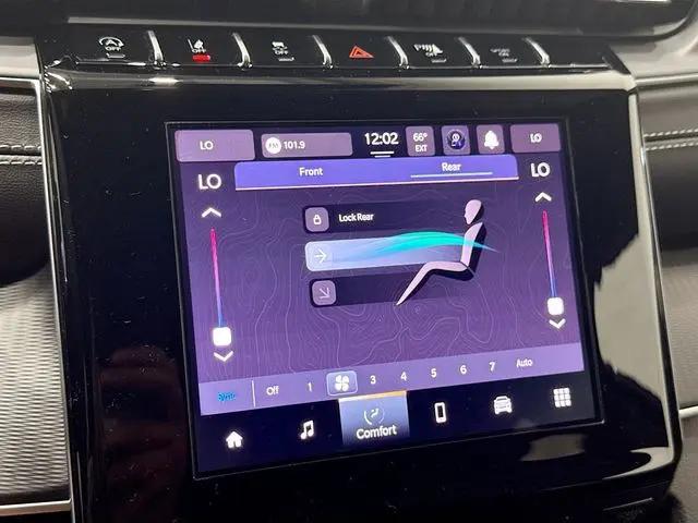 2025 Jeep Grand Cherokee L Laredo 4x4