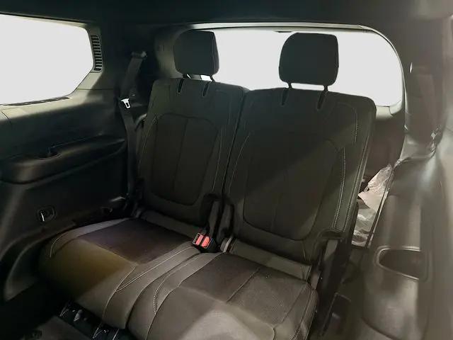 2025 Jeep Grand Cherokee L Laredo 4x4