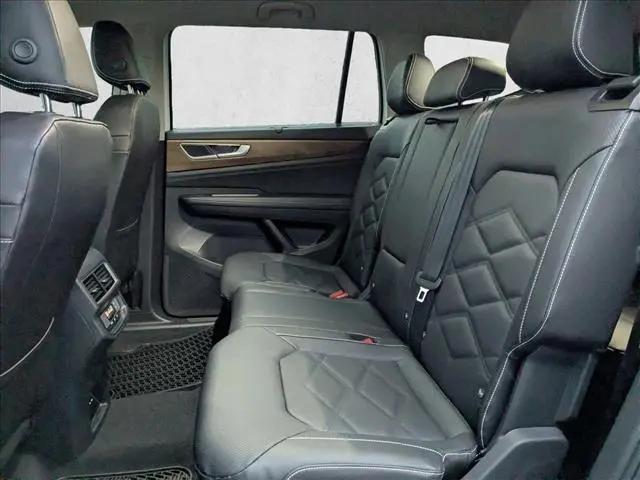 2026 Volkswagen Atlas SE with Technology