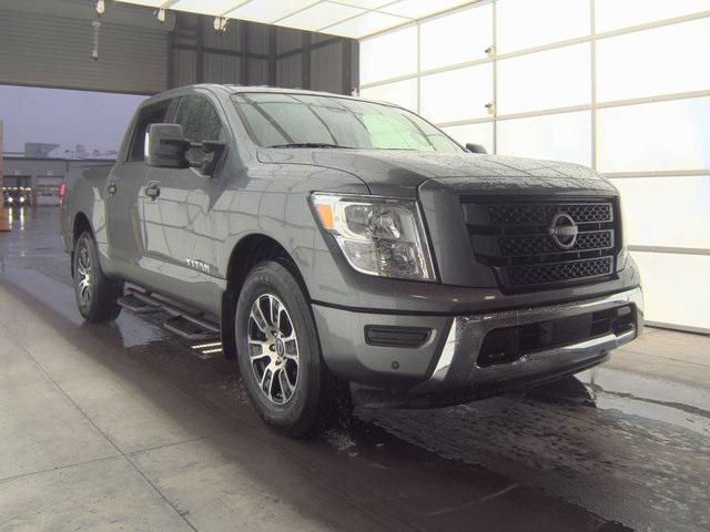 2024 Nissan TITAN Crew Cab SV 4x4