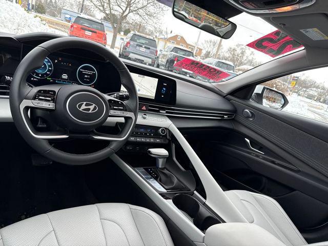 2025 Hyundai Elantra Hybrid Limited