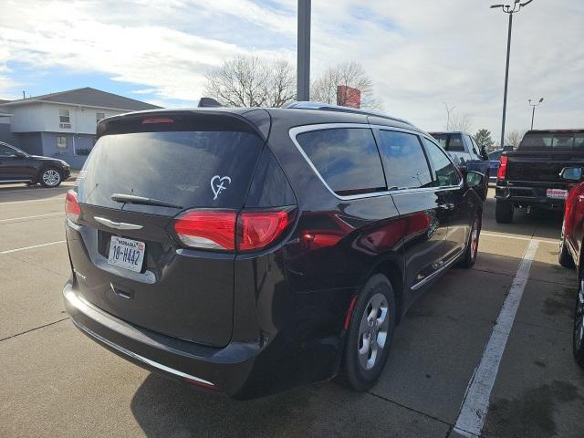 2017 Chrysler Pacifica Touring-L Plus 2017 Chrysler Pacifica Touring-L Plus