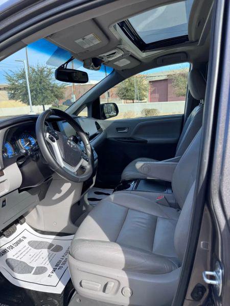 2016 Toyota Sienna XLE 8 Passenger