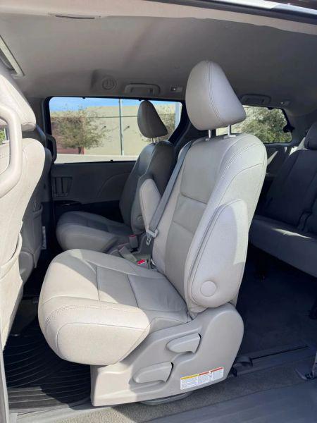 2016 Toyota Sienna XLE 8 Passenger