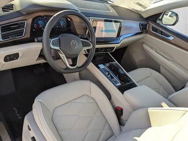 2026 Volkswagen Atlas SE with Technology
