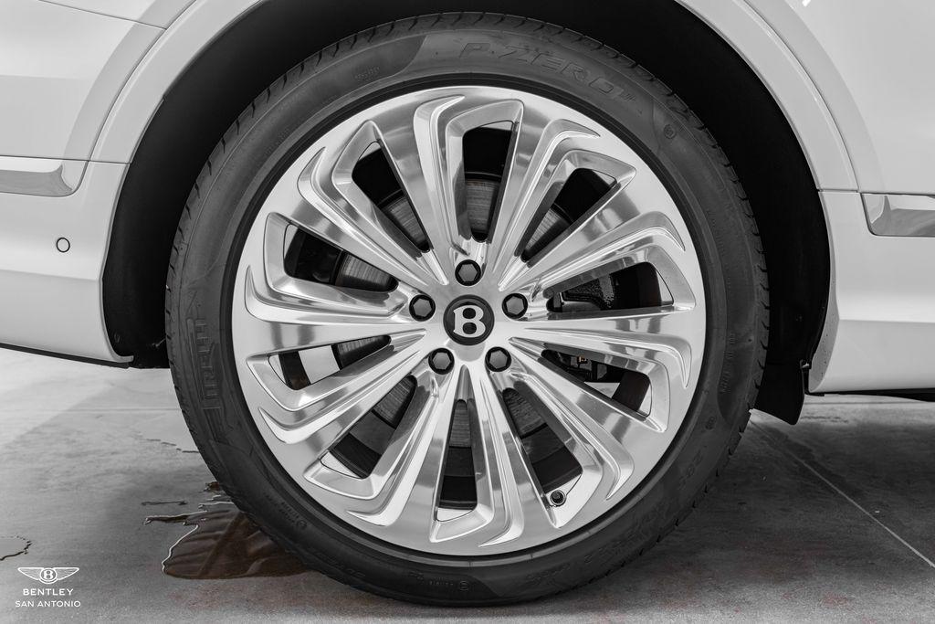 2025 Bentley Bentayga - Photo 18