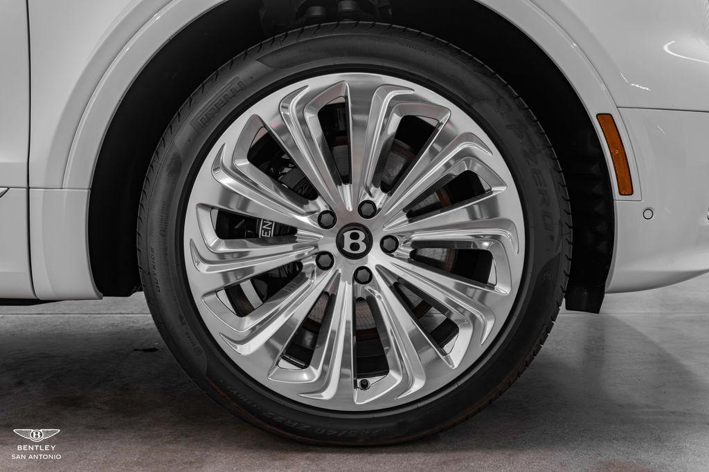 2025 Bentley Bentayga - Photo 19