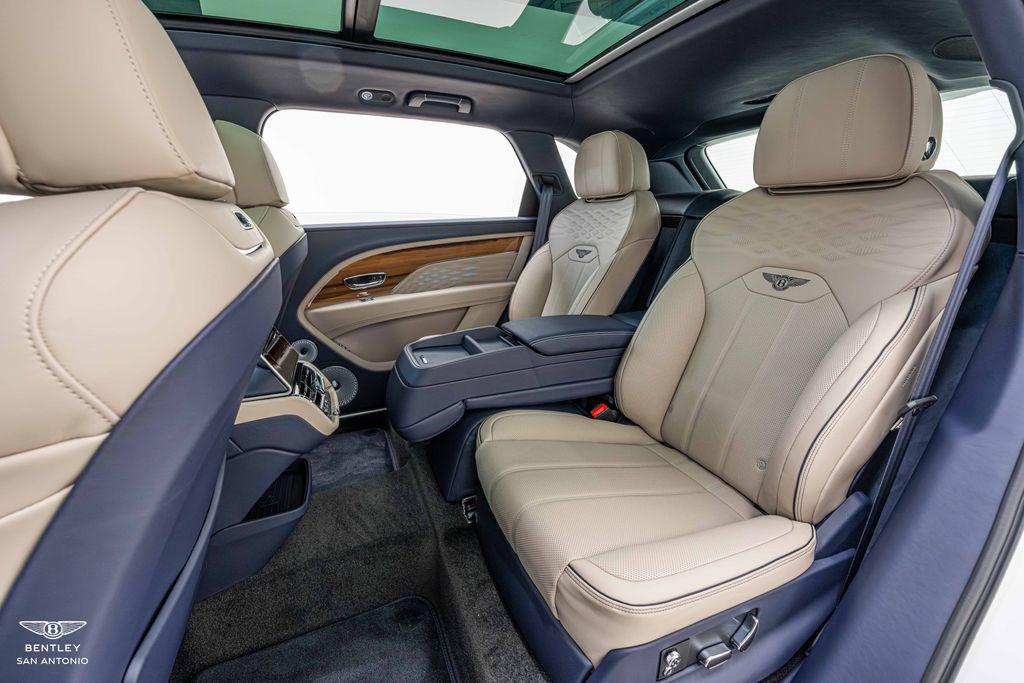 2025 Bentley Bentayga - Photo 20