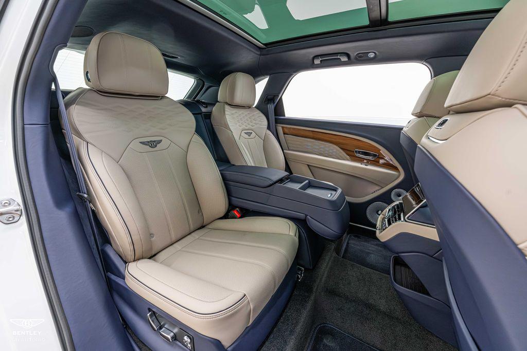 2025 Bentley Bentayga - Photo 22