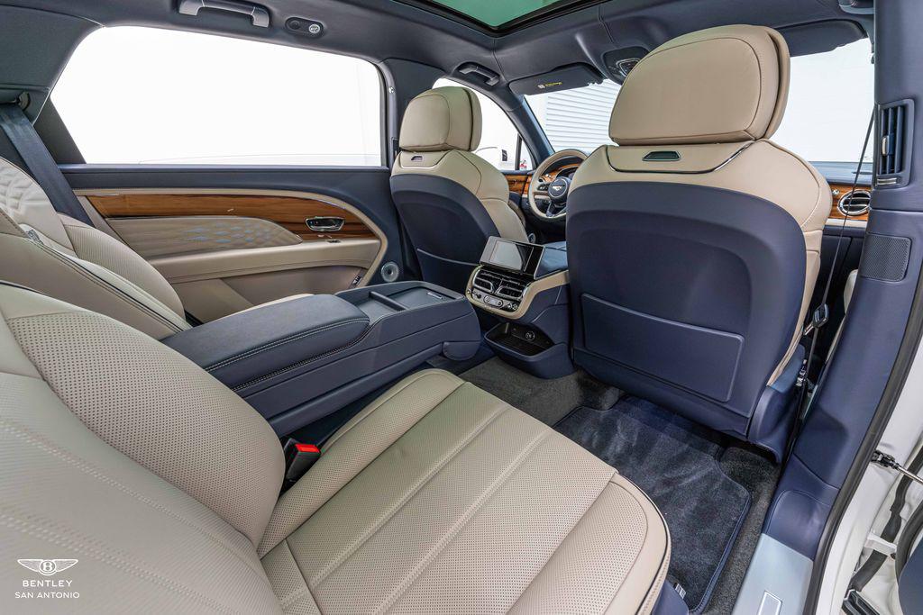 2025 Bentley Bentayga - Photo 23