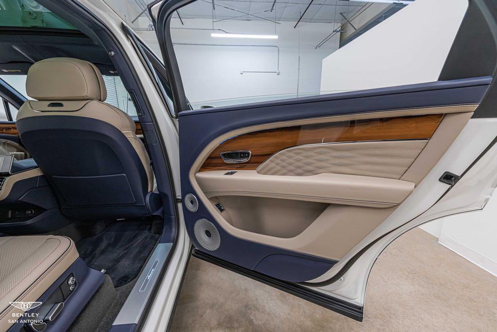 2025 Bentley Bentayga - Photo 24