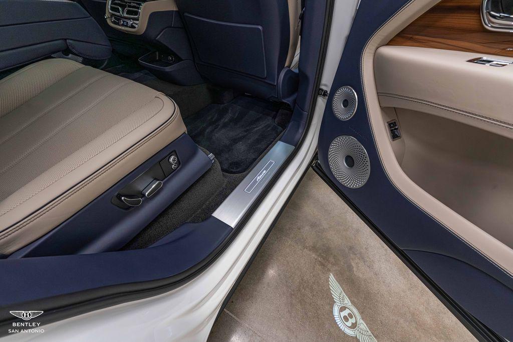 2025 Bentley Bentayga - Photo 25