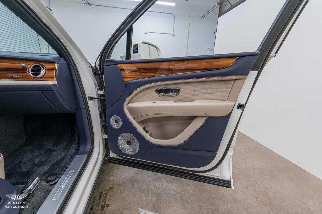 2025 Bentley Bentayga - Photo 26