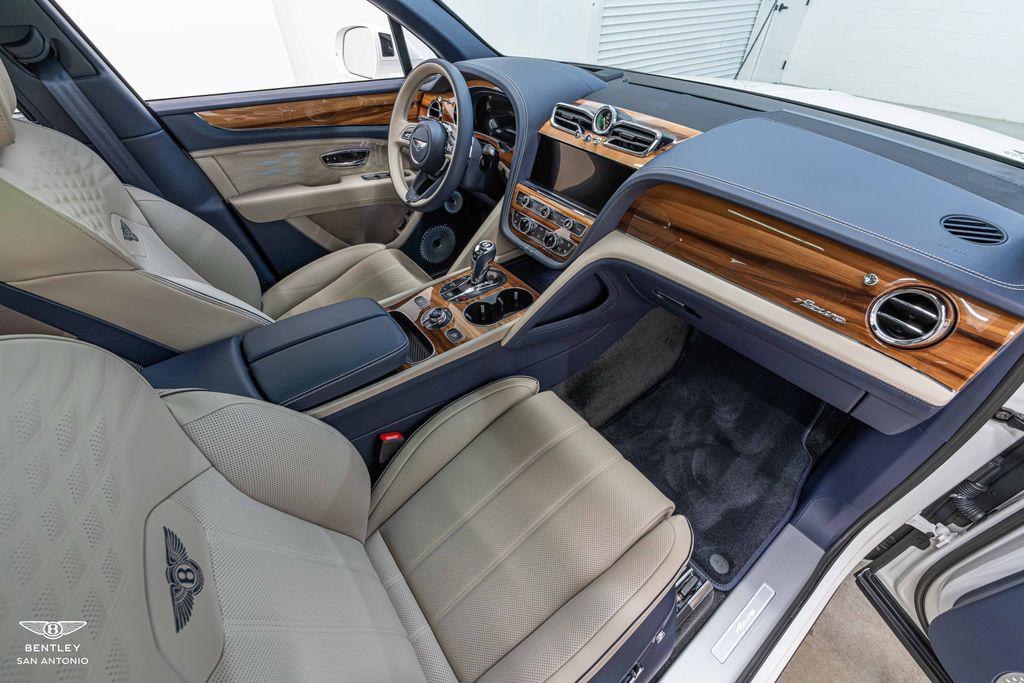 2025 Bentley Bentayga - Photo 29