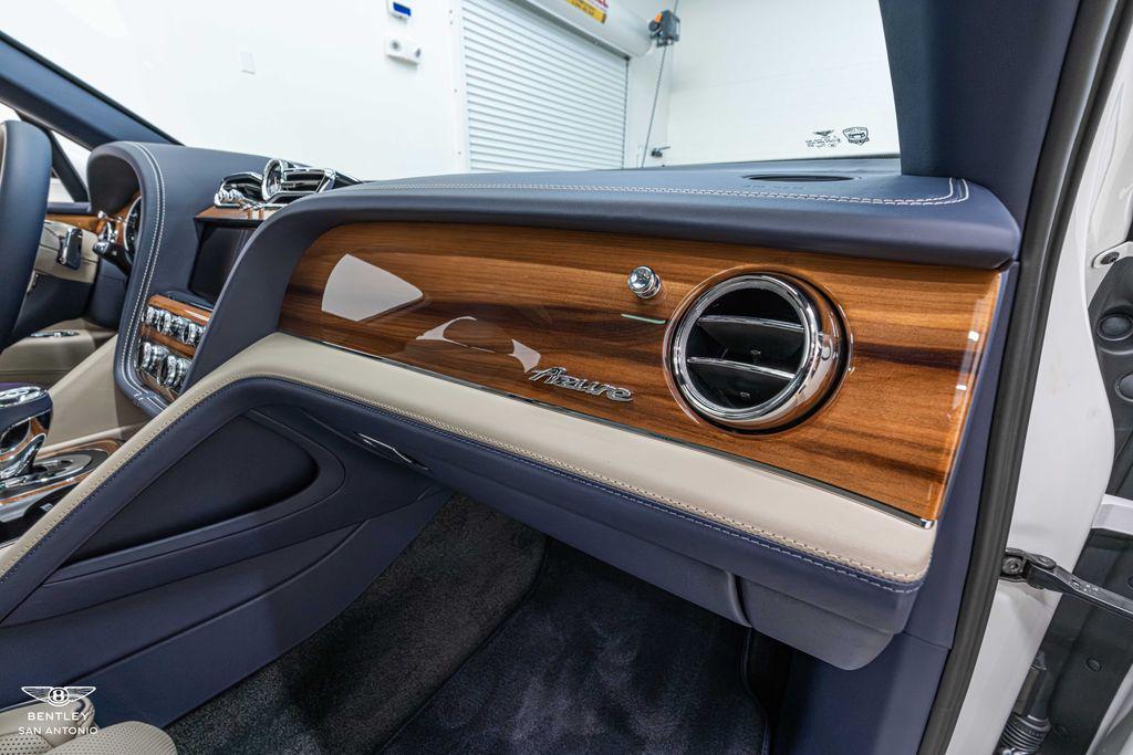 2025 Bentley Bentayga - Photo 30