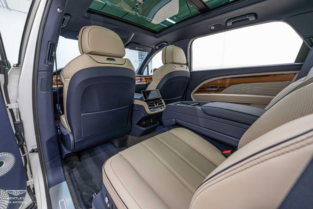 2025 Bentley Bentayga - Photo 32