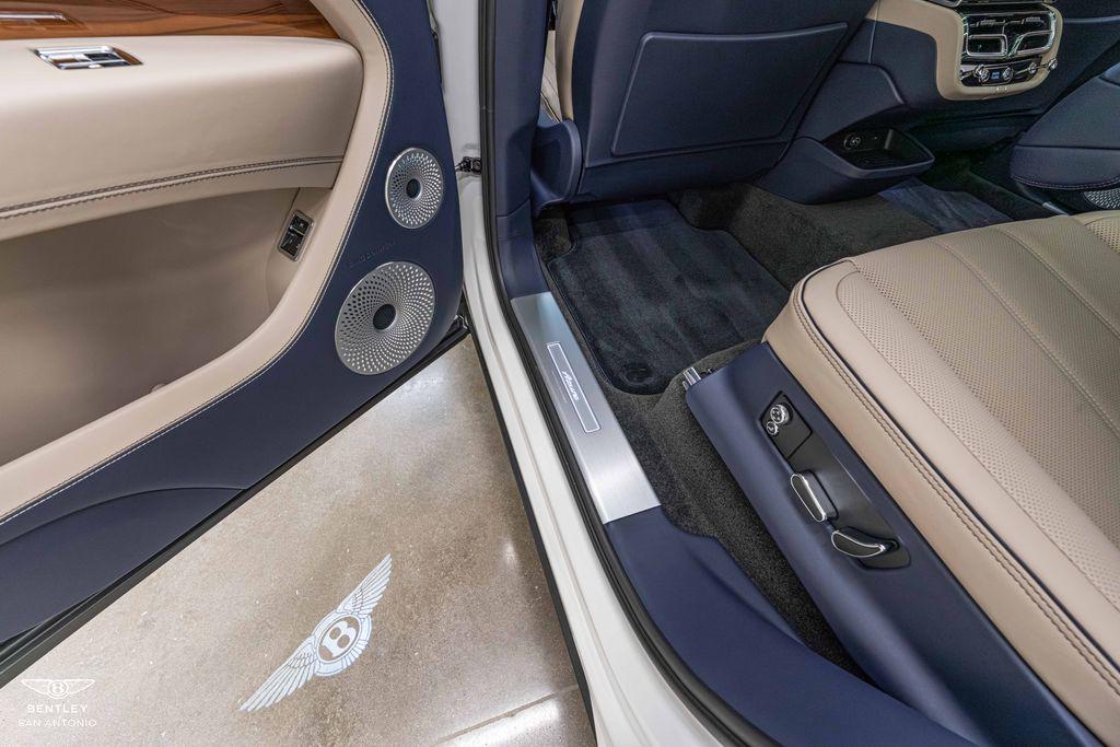 2025 Bentley Bentayga - Photo 34