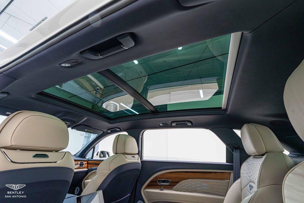 2025 Bentley Bentayga - Photo 35