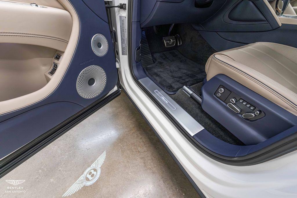 2025 Bentley Bentayga - Photo 37