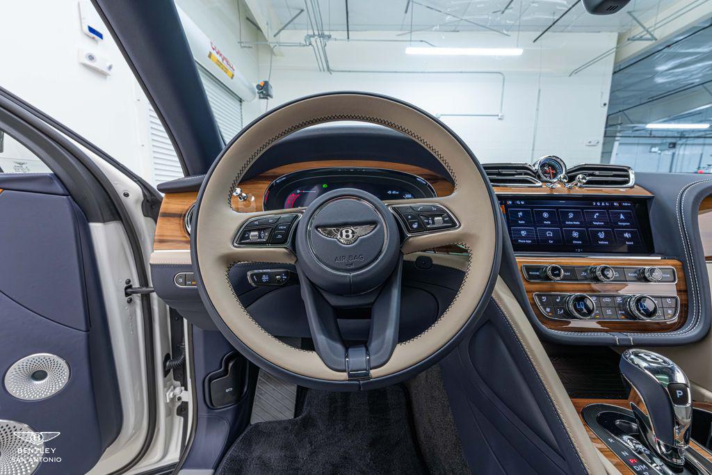 2025 Bentley Bentayga - Photo 44