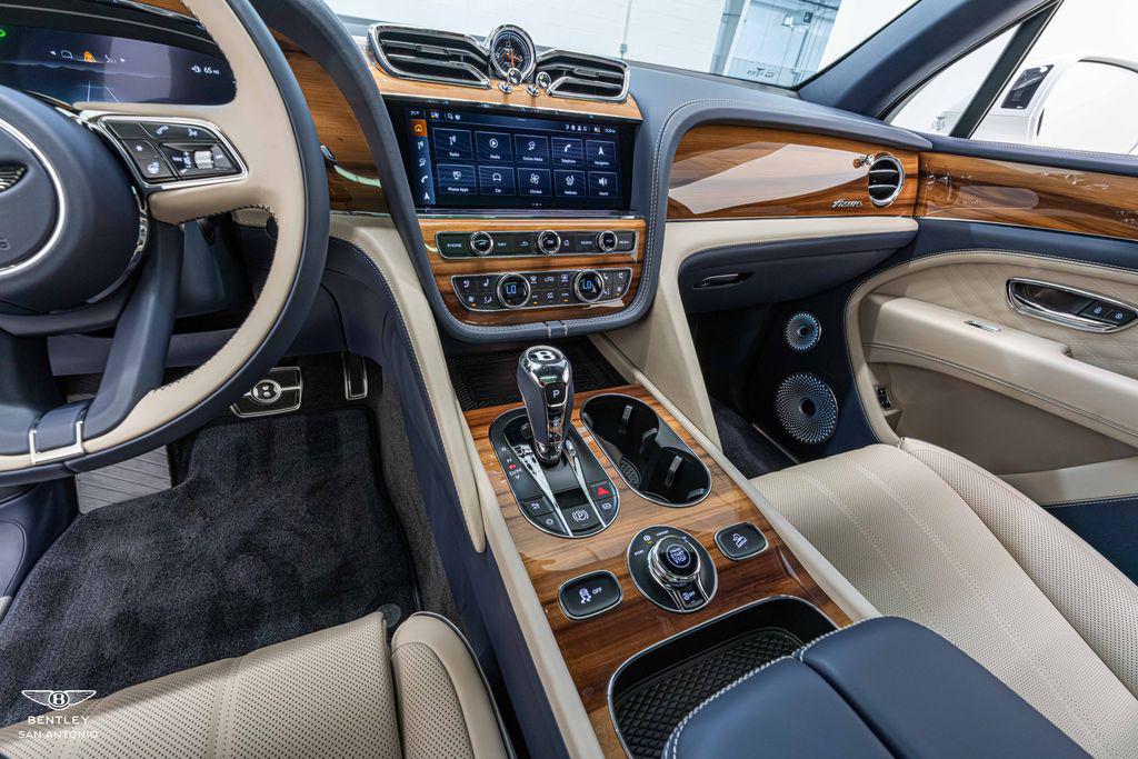 2025 Bentley Bentayga - Photo 45