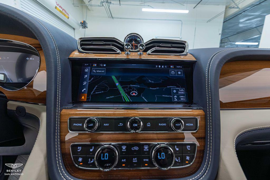 2025 Bentley Bentayga - Photo 46