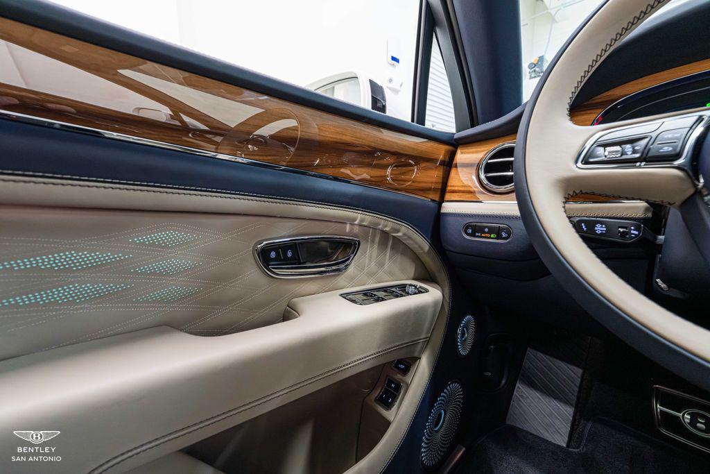 2025 Bentley Bentayga - Photo 51