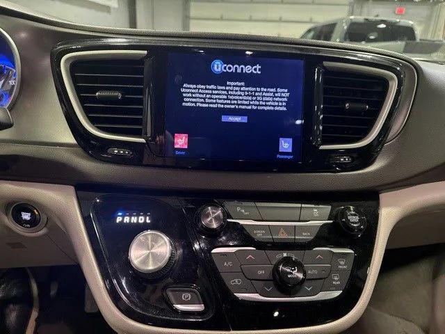 2017 Chrysler Pacifica Touring-L 2017 Chrysler Pacifica Touring-L