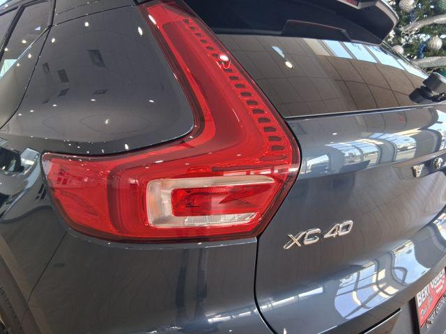 2026 Volvo XC40 Core, B5 AWD Gas (mild hybrid), Dark