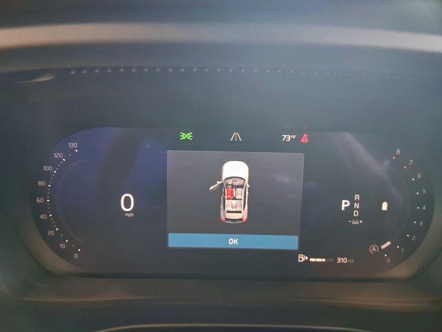 2026 Volvo XC40 Core, B5 AWD Gas (mild hybrid), Dark