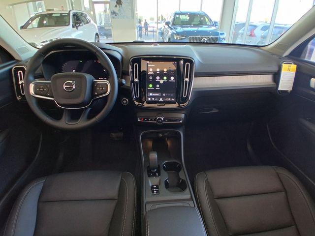 2026 Volvo XC40 Core, B5 AWD Gas (mild hybrid), Dark