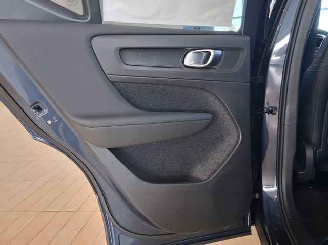 2026 Volvo XC40 Core, B5 AWD Gas (mild hybrid), Dark