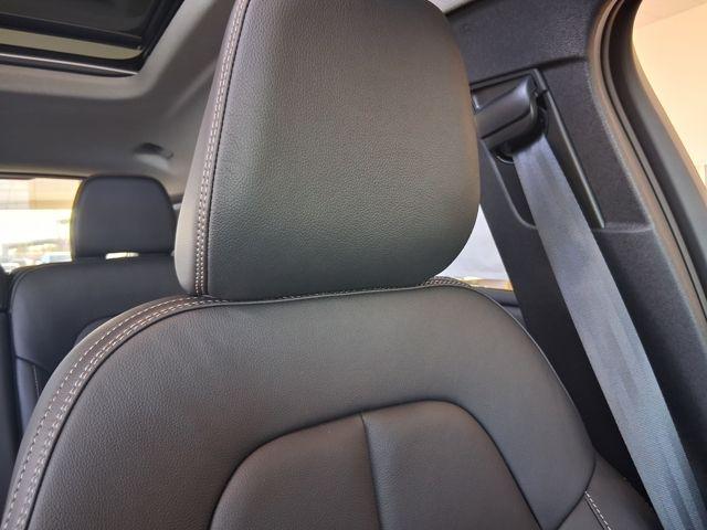 2026 Volvo XC40 Core, B5 AWD Gas (mild hybrid), Dark