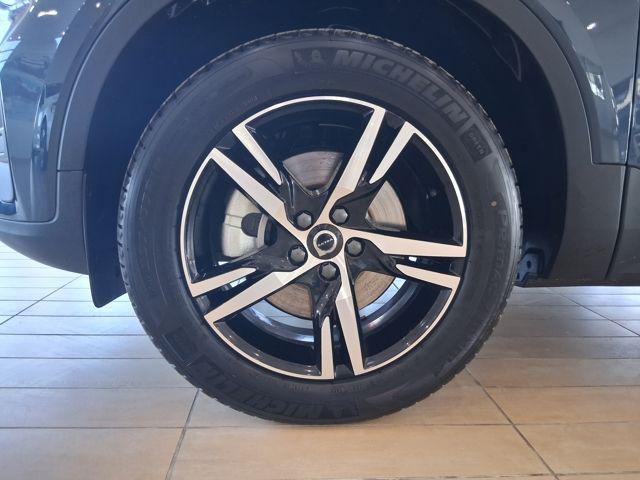 2026 Volvo XC40 Core, B5 AWD Gas (mild hybrid), Dark
